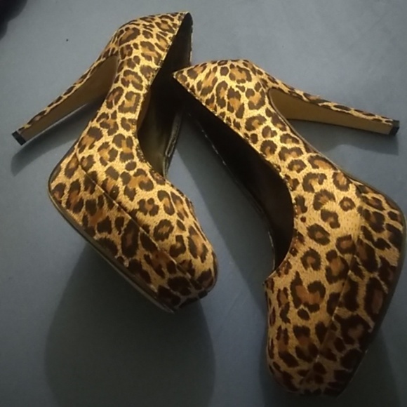 Cheetah print heels - Picture 1 of 3